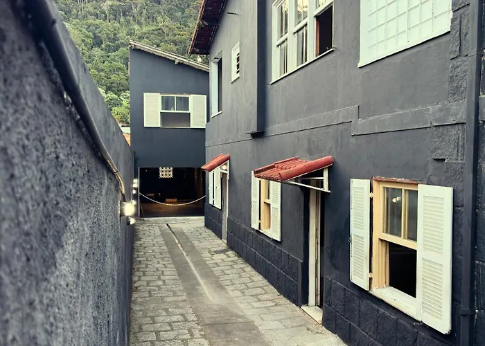 Pousada Marduk Excelente localização suites simples com banheiro privativo tudo básico local ideal para hóspedes que não são exigentes Teresópolis